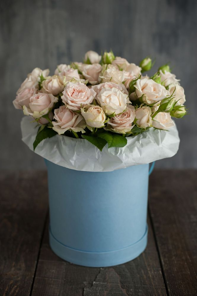 корпоративная коробка с розами для офиса в Кирове