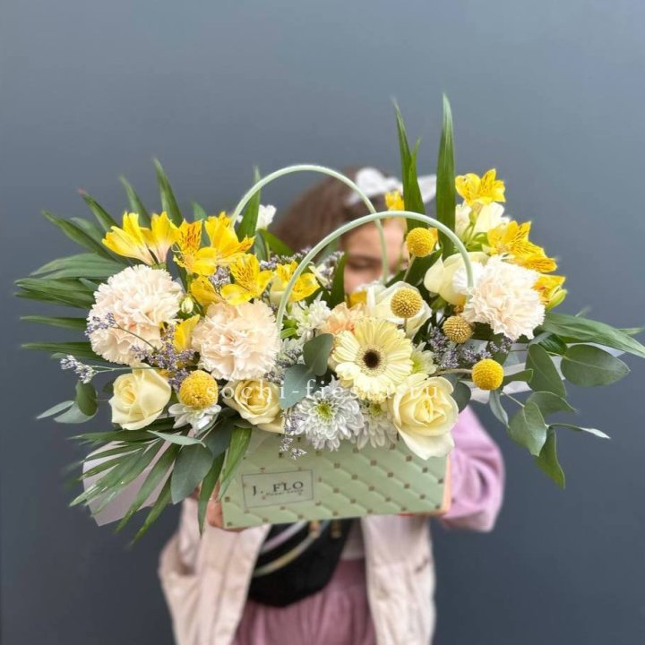 Сумочка с розами "Эпиа" в Кирове