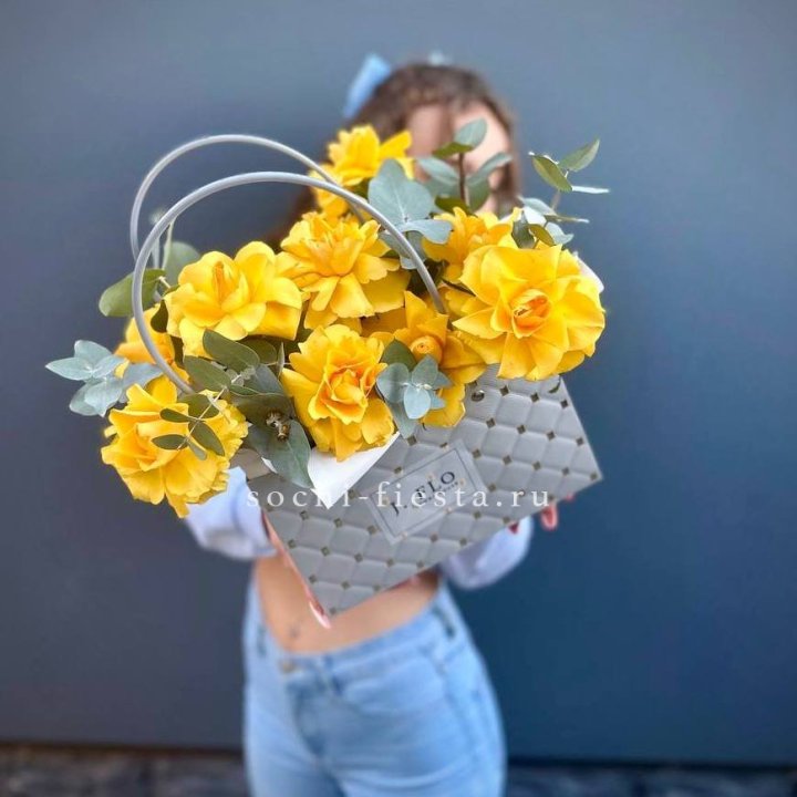 Сумочка с розами "Эдель" в Кирове