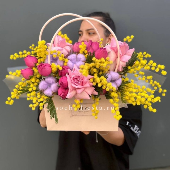 Сумочка мимозы и роз "Примавера" в Кирове