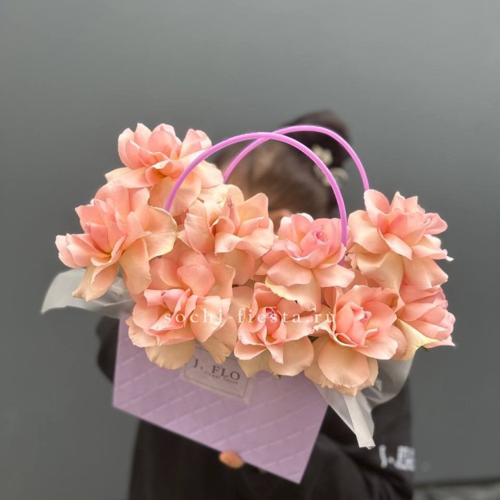 Сумочка с розами "Кети" в Кирове