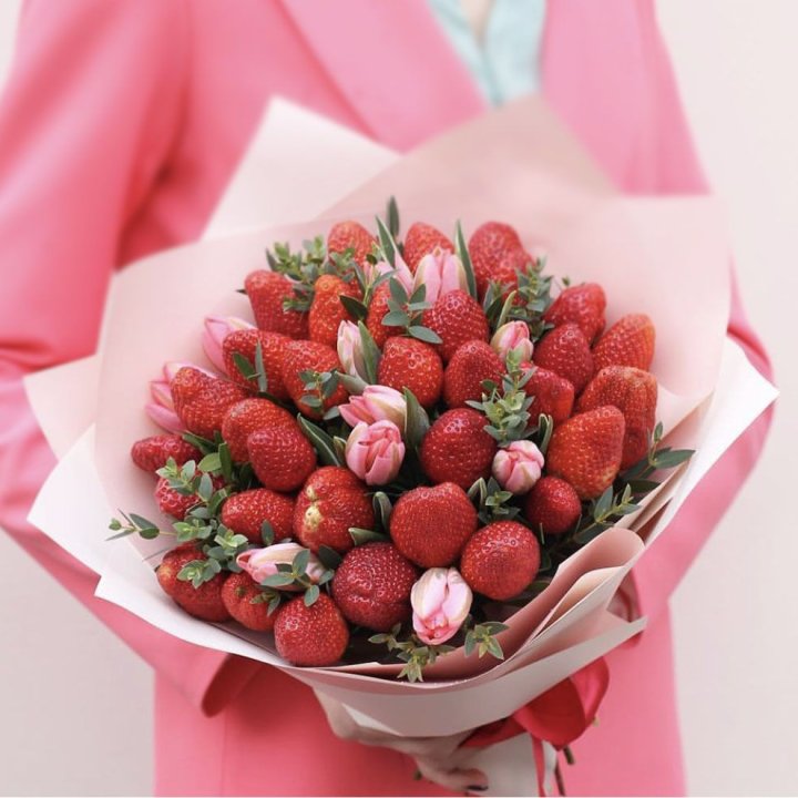 Тюльпаны и клубника в Кирове