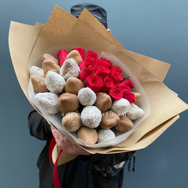 Розы и клубника в шоколаде Мерси в Кирове
