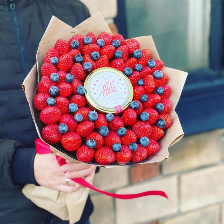 "Клубника и мёд" в Кирове