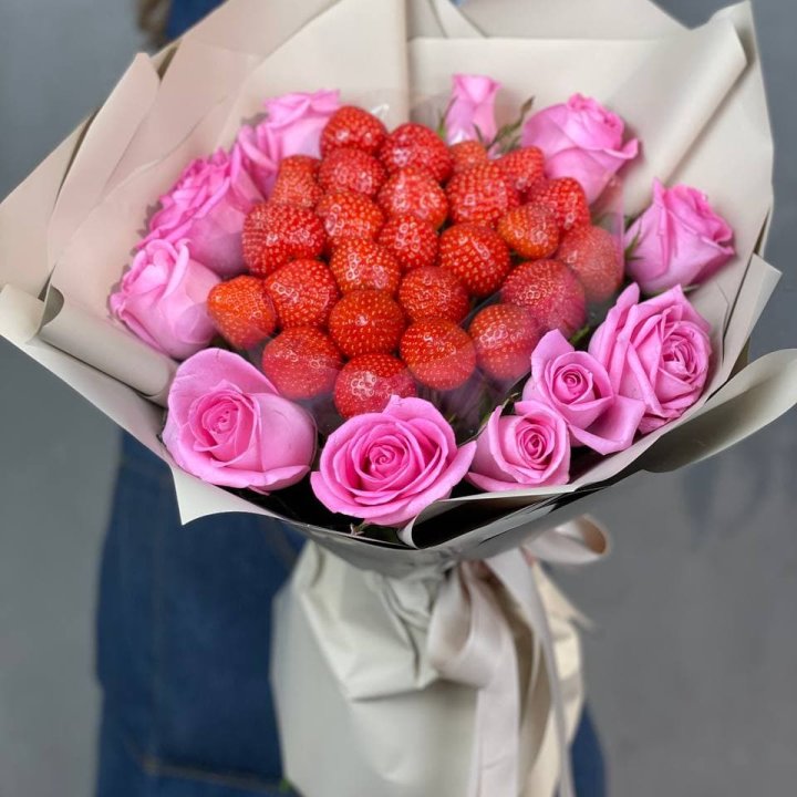 Клубника и розы в Кирове