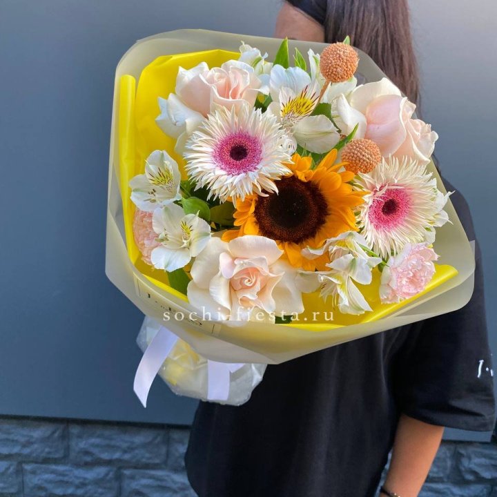 Букет с подсолнухом "Елоу" в Кирове