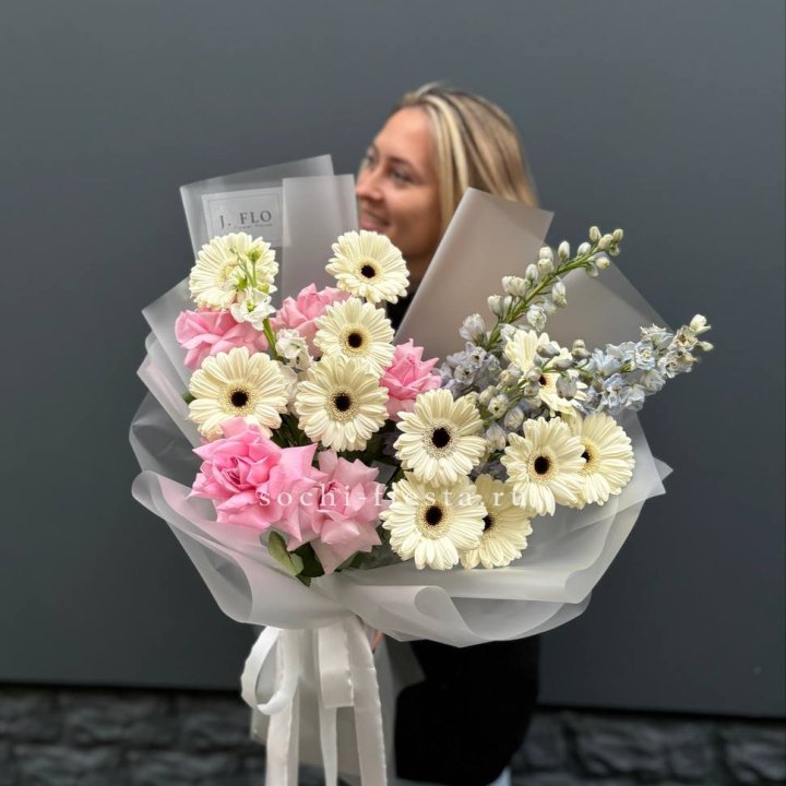 Букет роз и гербер в Кирове