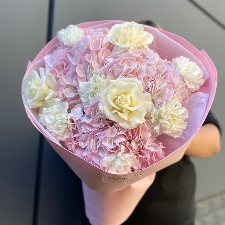  Букет гортензий и роз  в Кирове