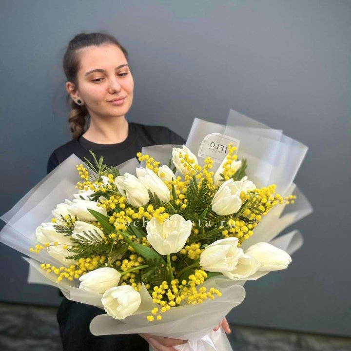 Букет тюльпанов и мимозы в Кирове