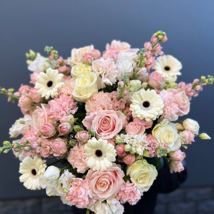 Авторский букет "Нежный" в Кирове
