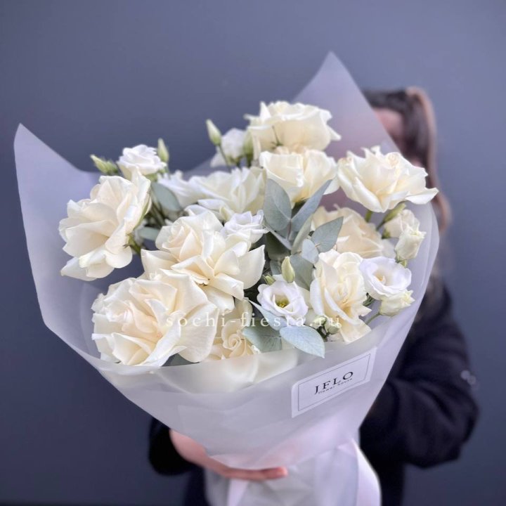 Букет французских роз и эустомы  в Кирове