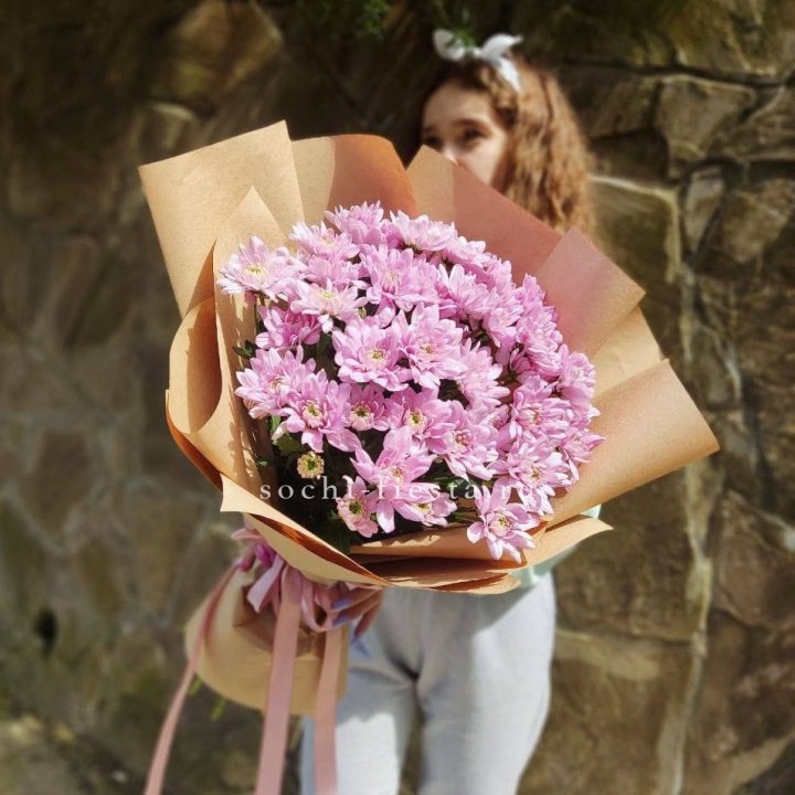 Букет хризантем в крафте в Кирове