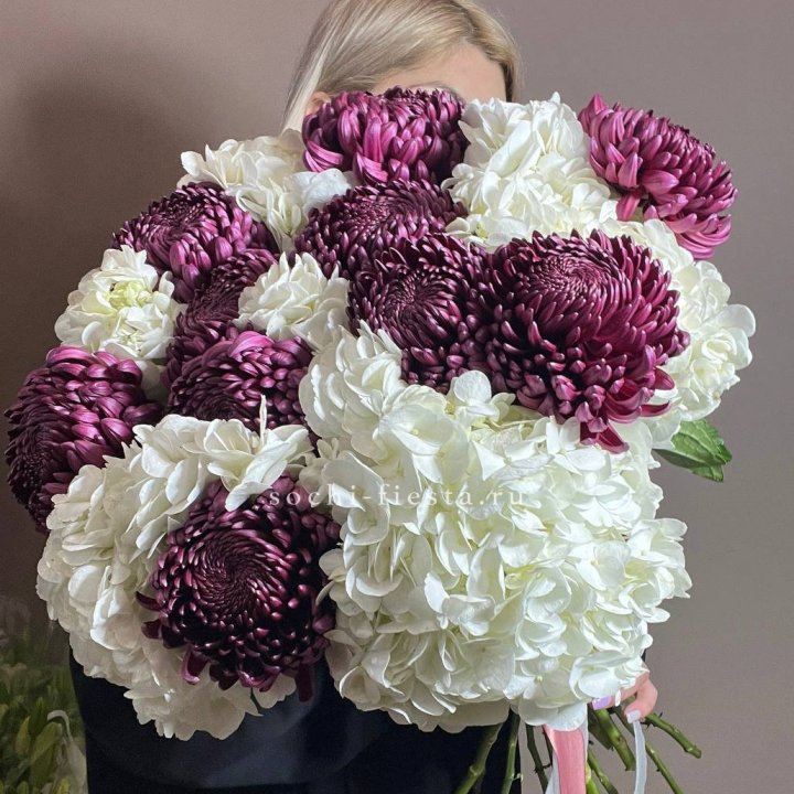 Охапка Бигуди и гортензий в Кирове