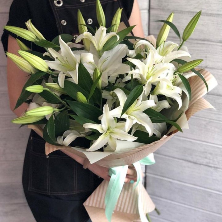 Букет белых лилий в Кирове