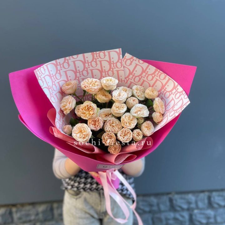 9 пионовидных роз в Кирове