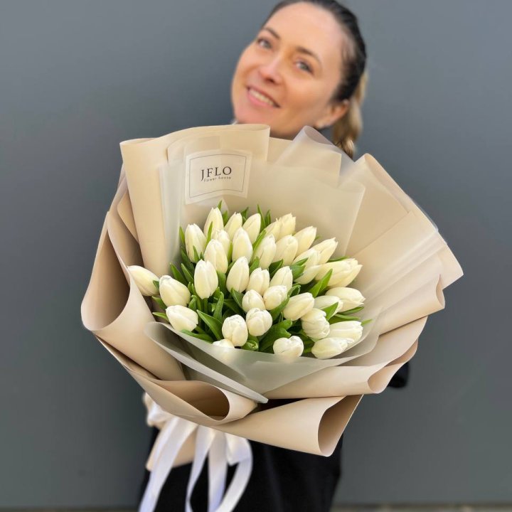 35 белых тюльпанов в Кирове