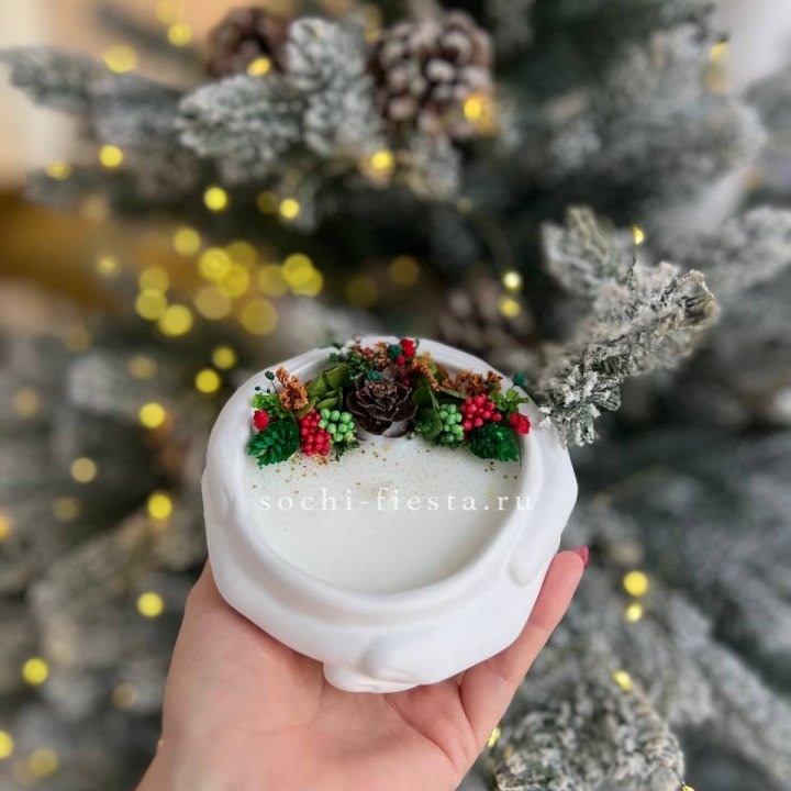 Свеча ароматическая в гипсе Руки с шишкой в Кирове