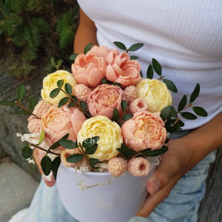 Шоколадный букет с ягодами в Кирове