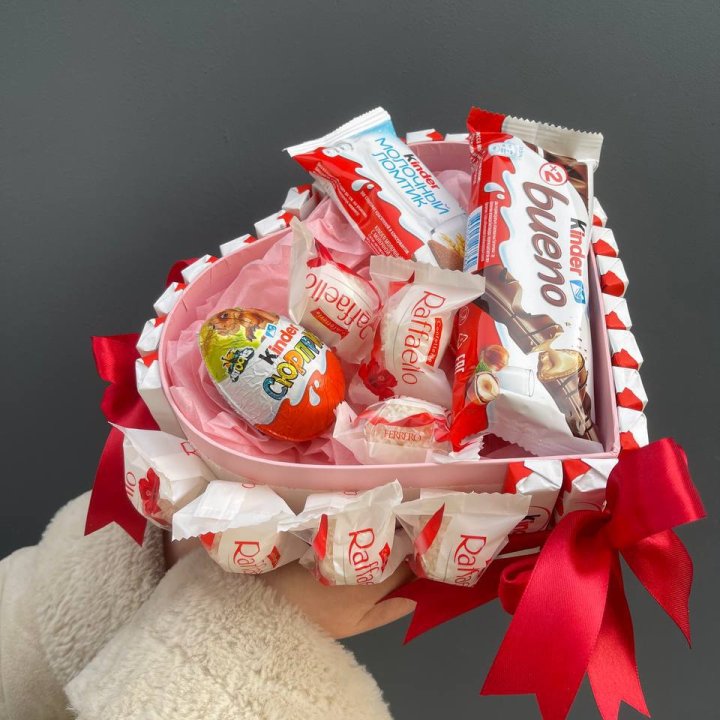 Бокс киндерами и раффаэлло в Кирове