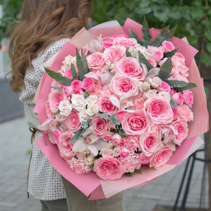 Дизайнерский букет "Барби" в Кирове