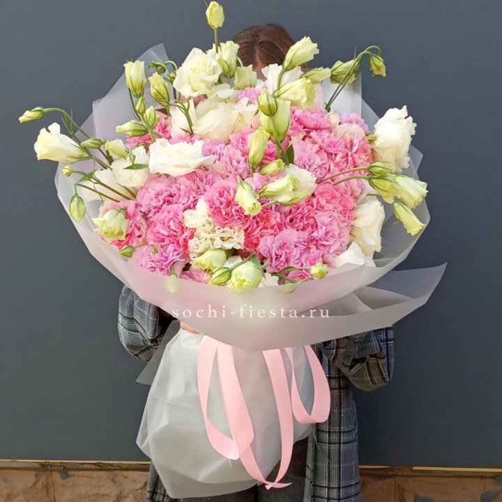 Букет из эустом и диантусов  в Кирове