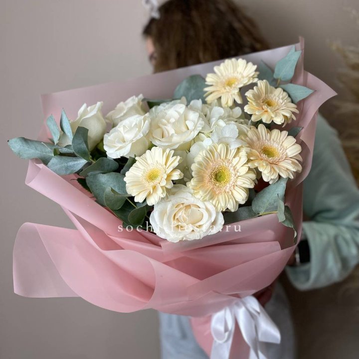 Букет роз, гортензии, гербер  в Кирове