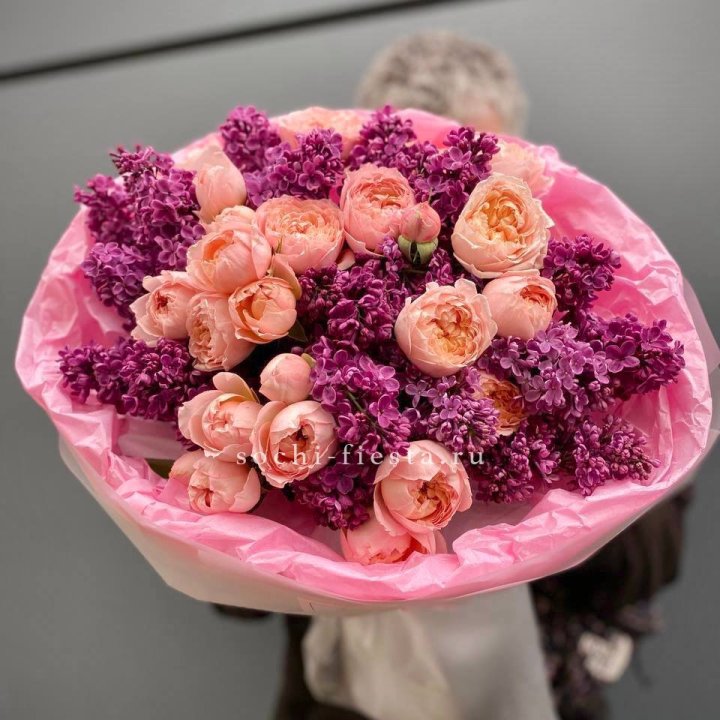  Дуо букет из кустовых роз и сирени в Кирове