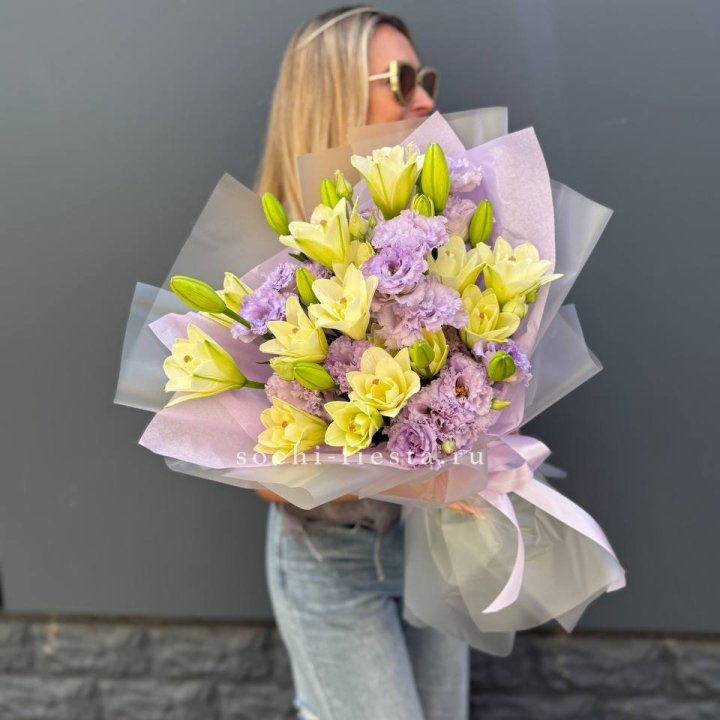  Букет лилий и эустом в Кирове