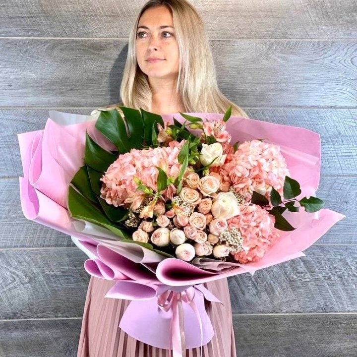 Дизайнерский букет "Валенсия-2" в Кирове