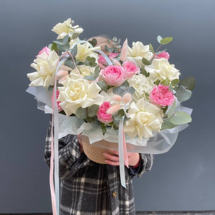 Кашпо с розами в Кирове