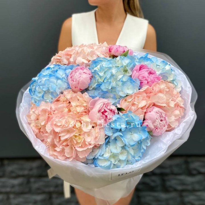 Дуобукет гортензии с пионами  в Кирове