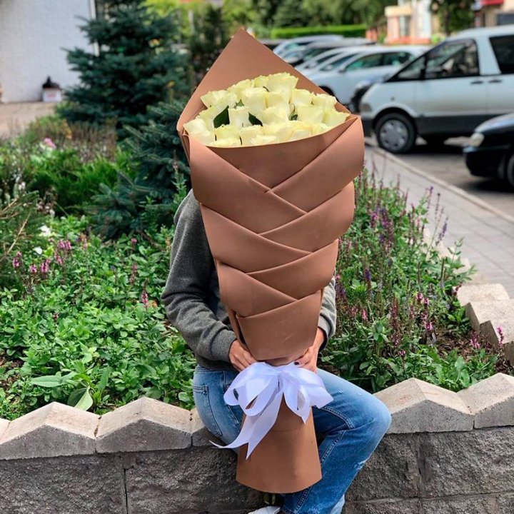 Голландские розы белые "Рыбка" в Кирове