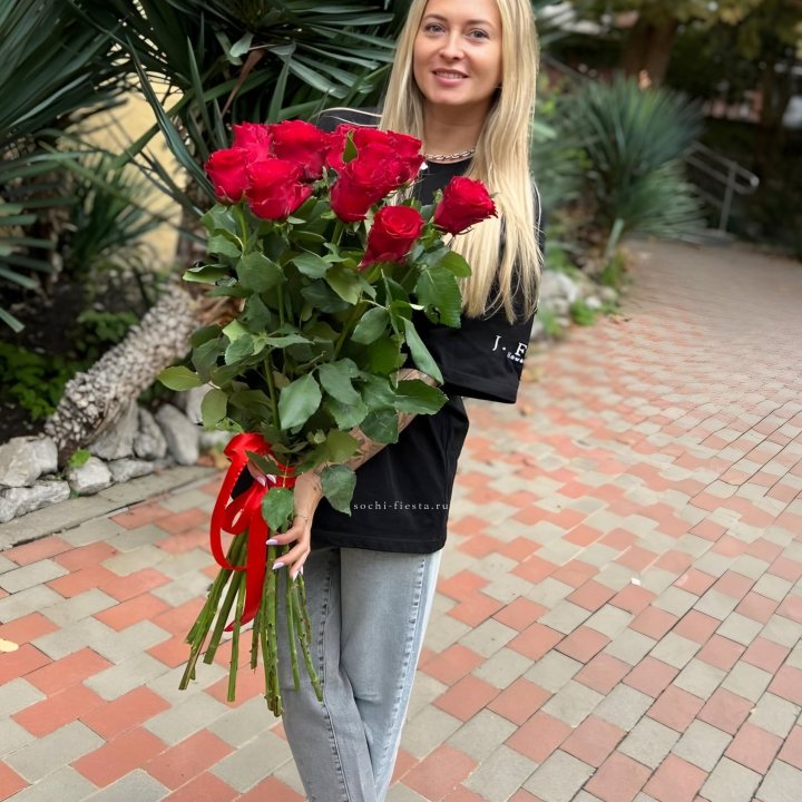 15 высоких красных роз в Кирове