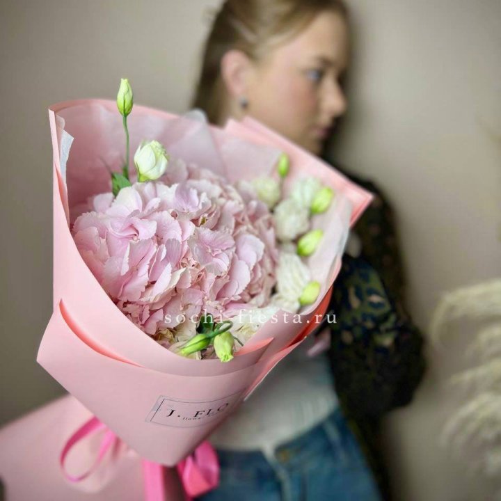 Букет с гортензией №2 в Кирове