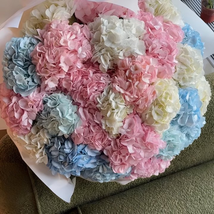 Букет гортензий микс в Кирове