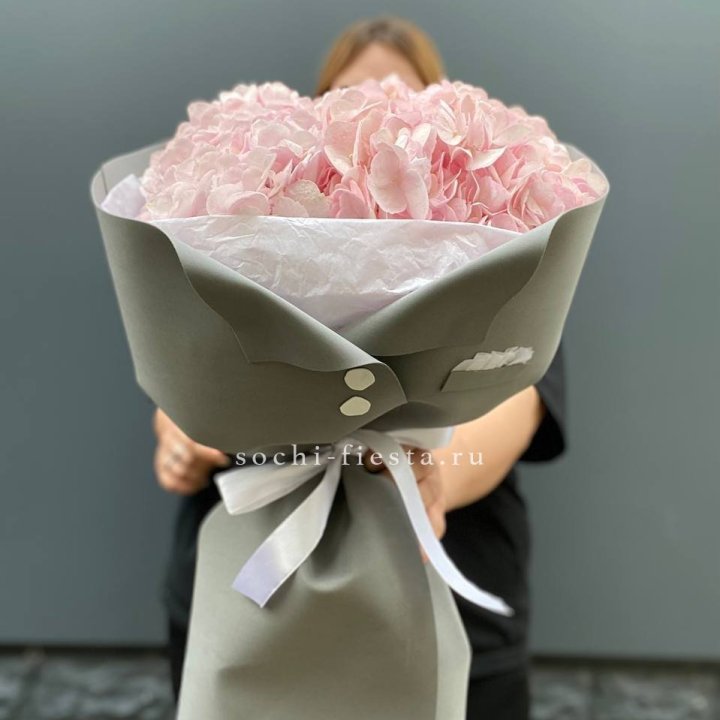  Букет  пиджачок из 5 гортензий в Кирове