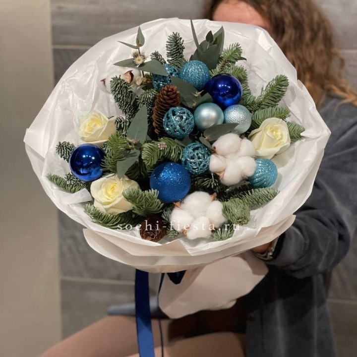 Новогодний букет "Синий иней" в Кирове