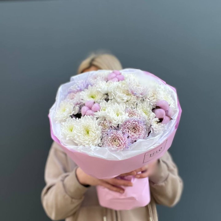7 нежных хризантем в Кирове