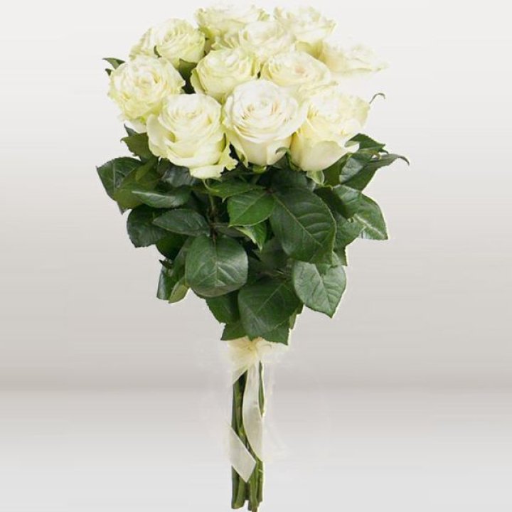 11 белых голландских роз в Кирове