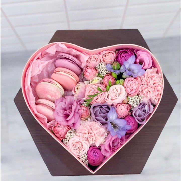 Бокс-сердце с макаронс  в Кирове