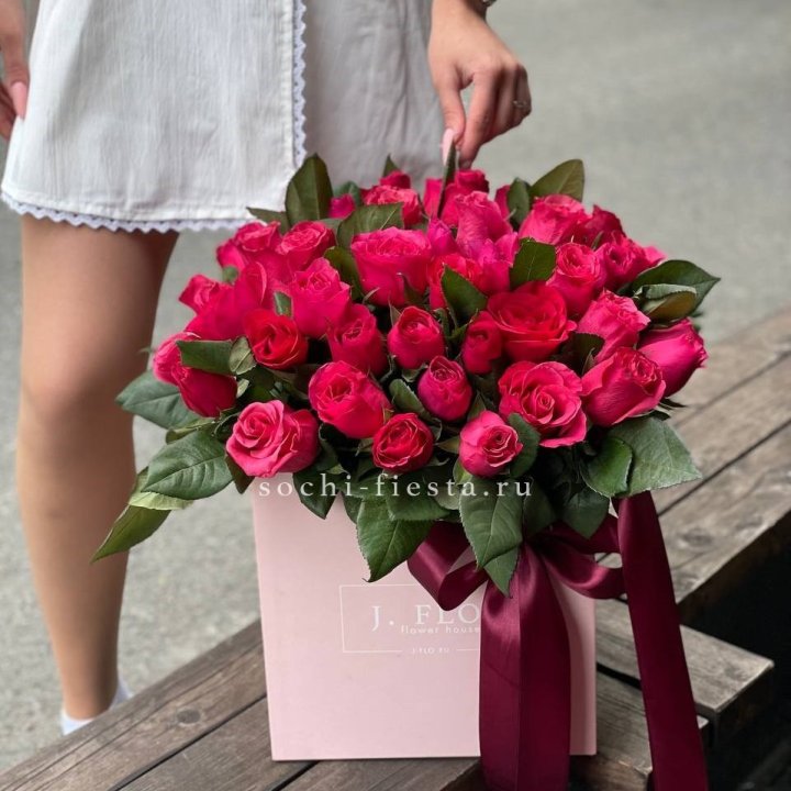 55 алых роз в кубе в Кирове