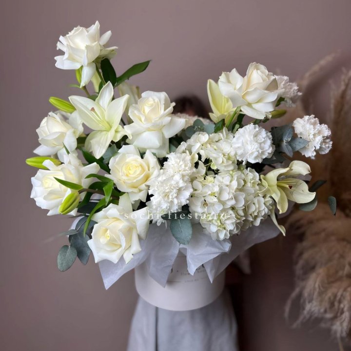 Цветочный бокс "Вайт дримс" в Кирове