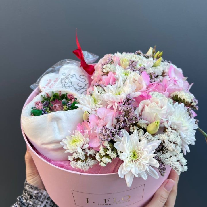 Цветы и свеча в коробке в Кирове