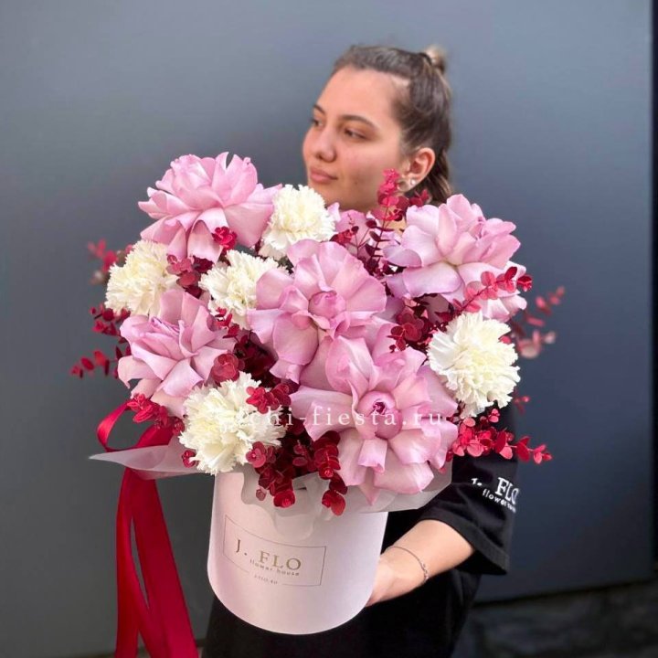 Бокс с французскими розами "Вела вита" в Кирове