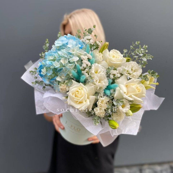 Цилиндр в голубых оттенках №1 в Кирове