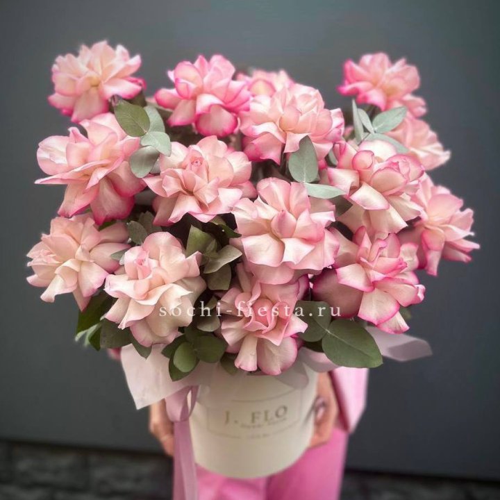 17 Французских  роз Венди в боксе в Кирове