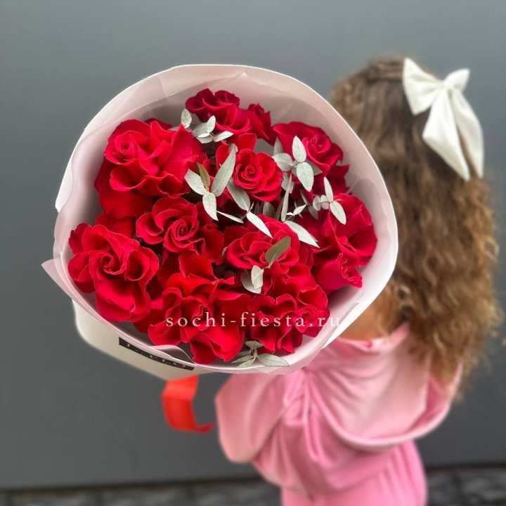 11 Красных французских роз в Кирове