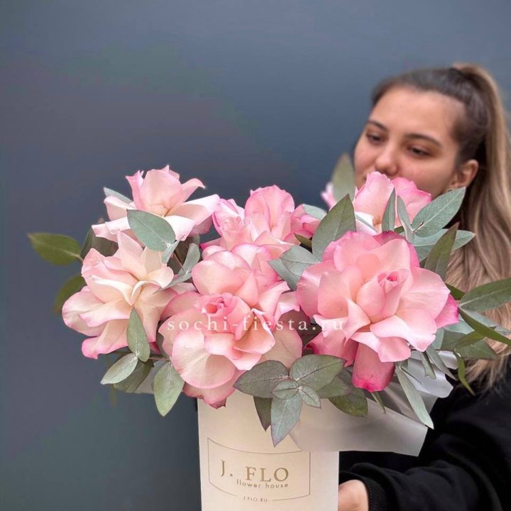 7 Французских роз в боксе в Кирове