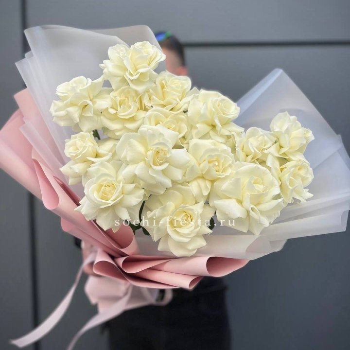 Букет из 15 французских роз Вайт дрим в Кирове