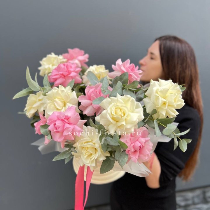 Зефирный бокс из 17 французских роз микс в Кирове